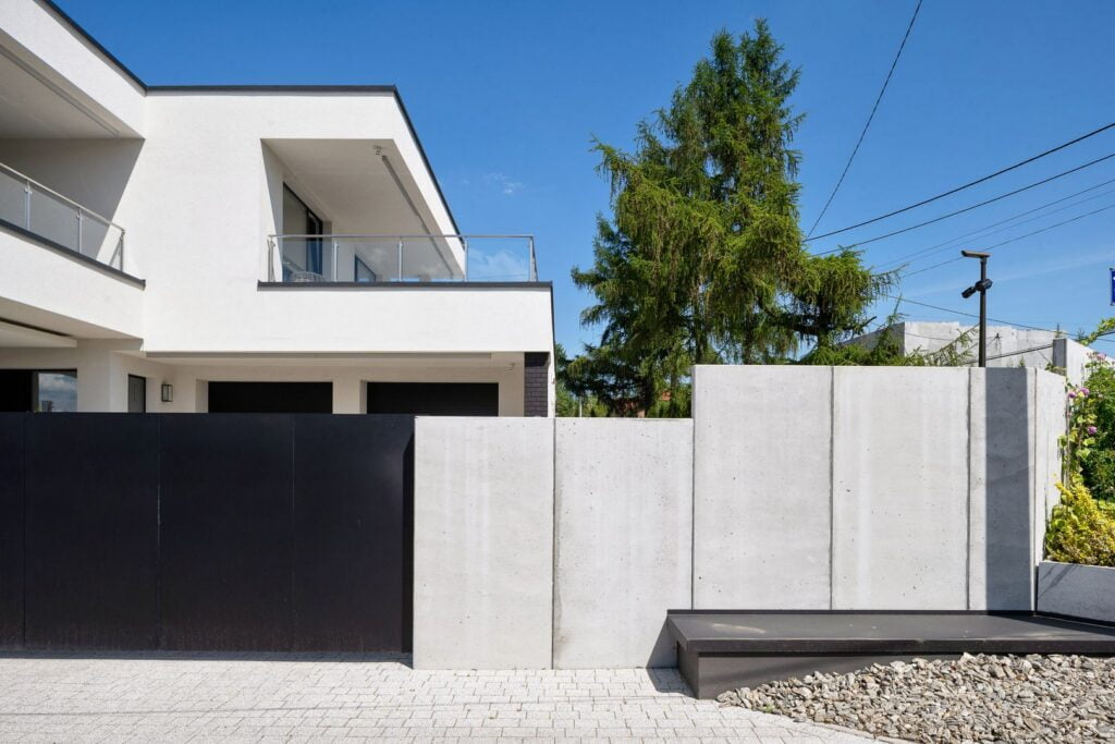 Mur ogrodzeniowy betonowy